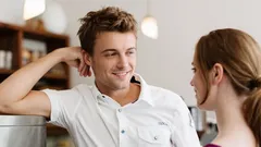 ボディランゲージ:男性が女性のジェスチャーを読み解く方法